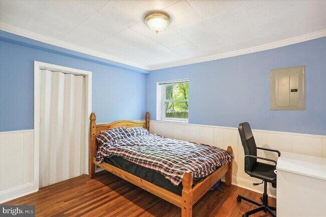 Building Photo - 1806 Arcola Ave