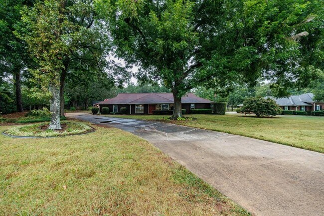 Primary Photo - 585 W Crossville Rd