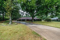Building Photo - 585 W Crossville Rd