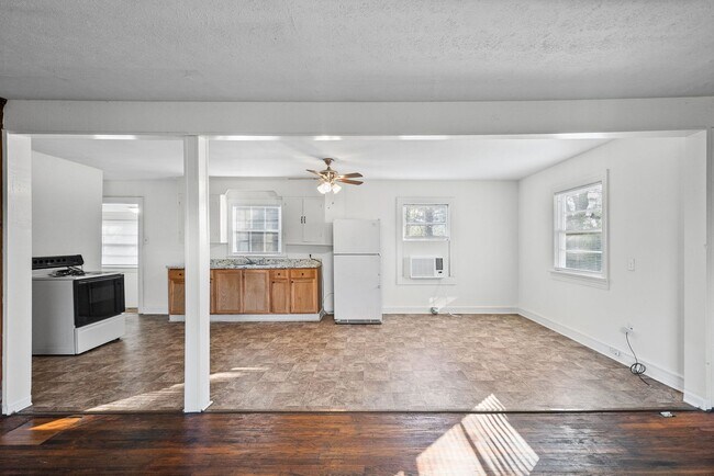 Building Photo - Lafayette Road-420
