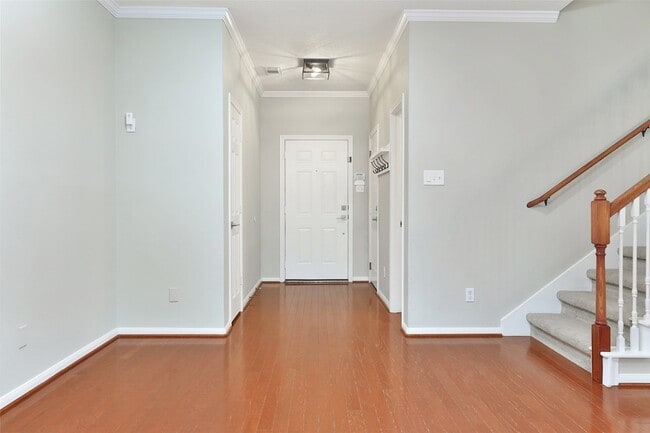 Building Photo - 1422 W 24th St
