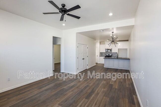 Building Photo - 13771 Periwinkle Dr