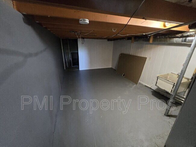 Building Photo - 8842 N 95th St