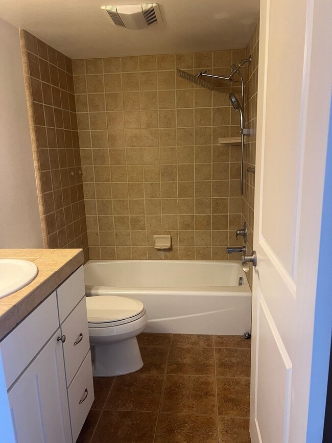Building Photo - Modern 2-Bed, 2.5-Bath Townhome in Gardena – Stylish Living with Spacious Comfort!