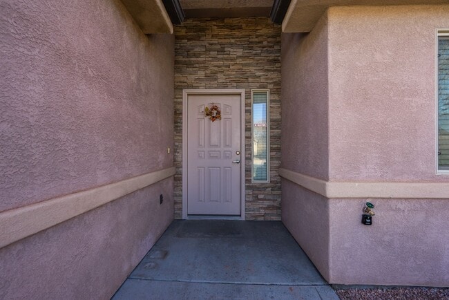 Building Photo - Beautiful 3 Bedroom Home Near Snow Canyon Parkway
