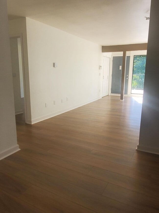 Building Photo - Modern 1 Bed Condo near Microsoft