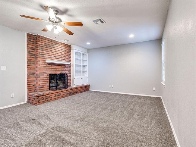 Building Photo - 305 Woodside Dr