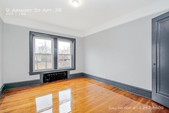 Building Photo - 9 Armory St