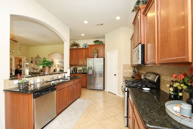 Building Photo - For Lease | 4 Bed, 2 Bath | 2,449 Sq Ft | The Woodlands Creekside Community |