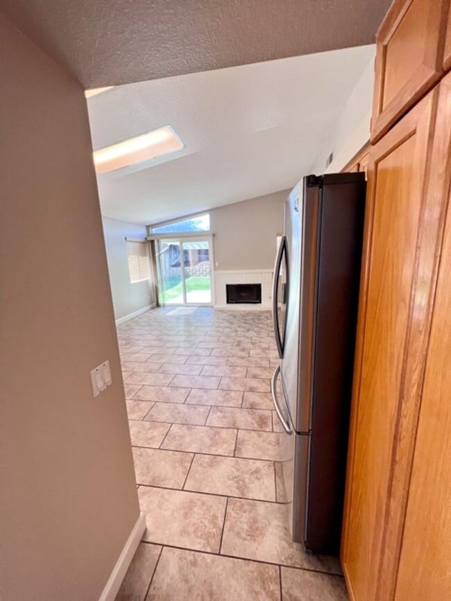 Building Photo - Coming Soon! 3 Bedroom SINGLE STORY home located in Murrieta for LEASE!