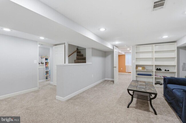 Building Photo - 7205 Wayne Dr