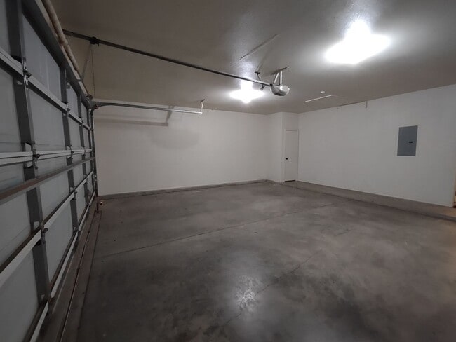 Building Photo - Prestigious 3/3/2 Home in Lubbock Cooper School District.