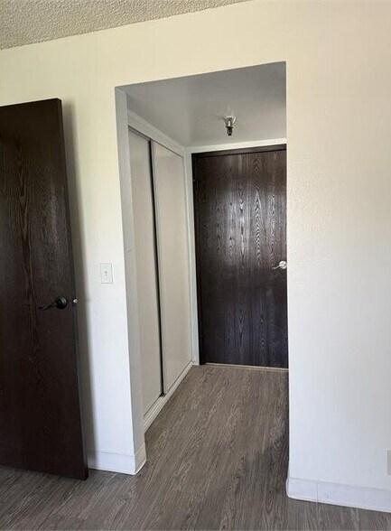 Building Photo - 363 E Gilbert St