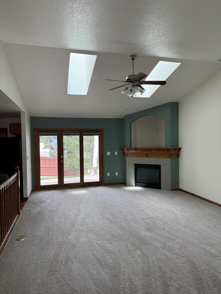 Building Photo - 3011 Ivy Dr