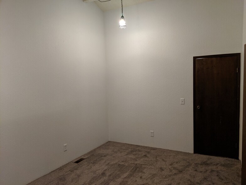 Building Photo - 2115 Pleasanton St