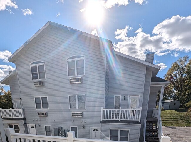 Building Photo - 1 Bedroom 1 Bath Apartment in Fayette!