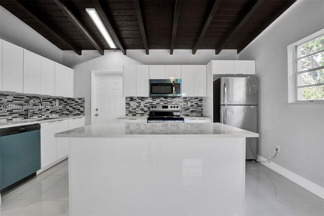 Building Photo - 3900 SW 47th Ave