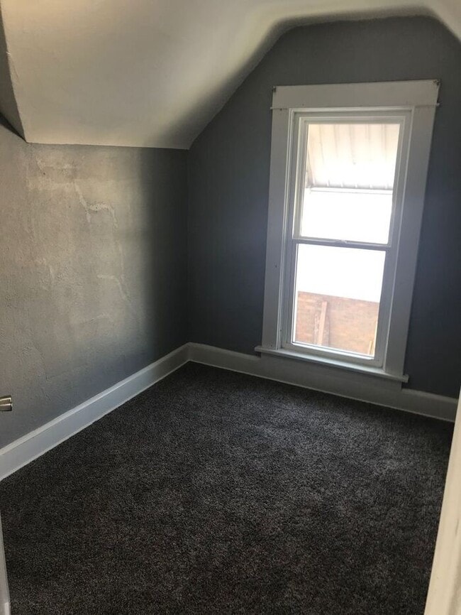 Building Photo - GREAT LOCATION! ADORABLE HOME!!