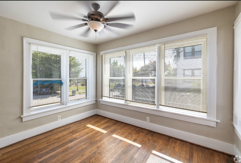 Building Photo - 301-311 W Leuda St