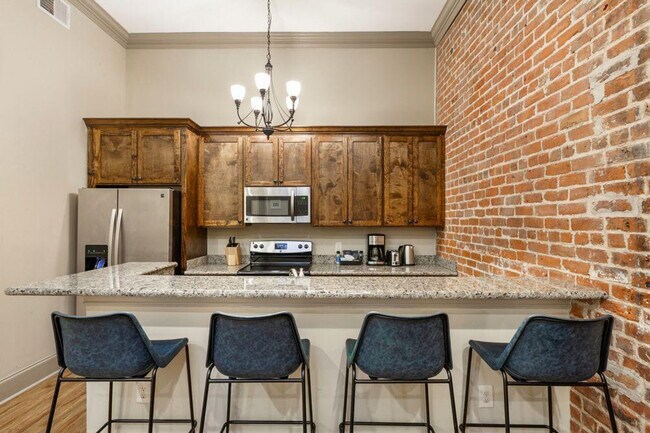 Building Photo - 30 Baronne St