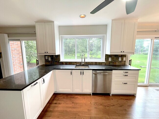 Building Photo - 5 Spring House Rd