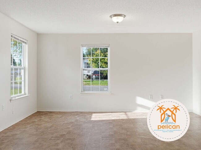 Building Photo - Charming 3-Bedroom Home with Spacious Open Layout – Minutes from Downtown Pensacola!