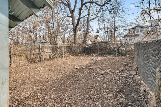 Building Photo - Beautiful 3 Bedroom 1 Bathroom in Kansas City!