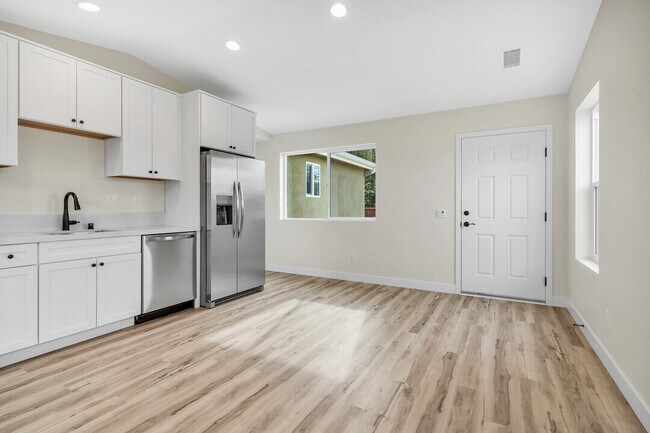 Building Photo - 3542 Cherokee Ave