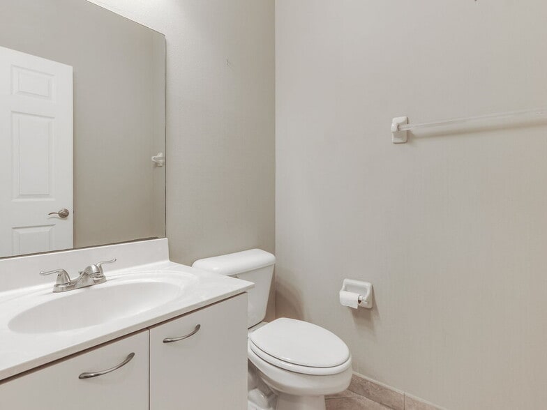 Building Photo - 1603 Briar Oak Dr