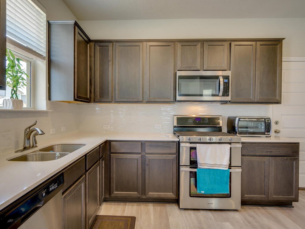 Building Photo - 7700 Dylan Dr