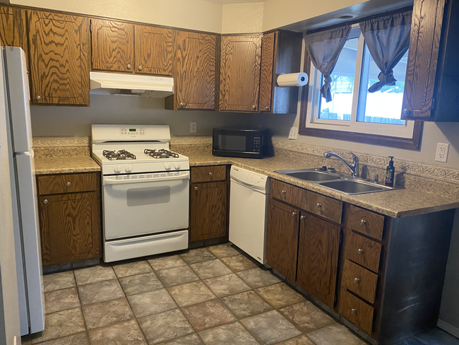 Building Photo - 104 Briarwood Ct
