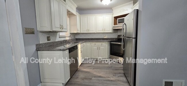 Building Photo - 1560 Riegel St