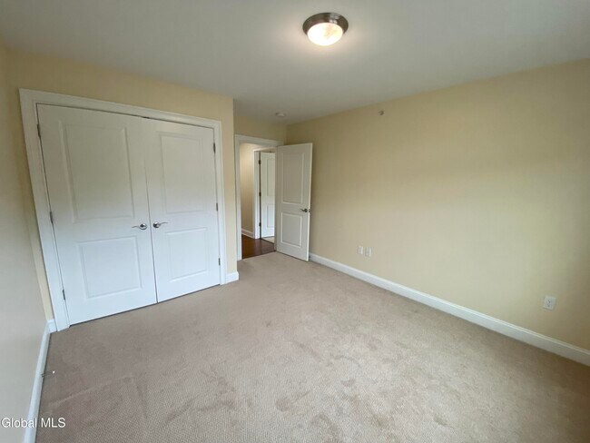 Building Photo - 2 Mellor Ln