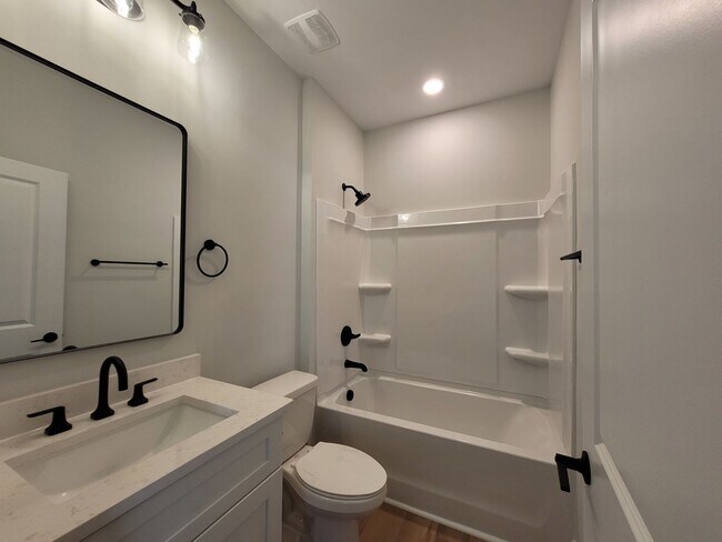 Building Photo - 1214 Pearl St