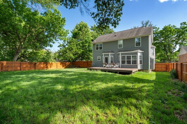 Building Photo - Stunning 4-bedroom, 2.5-bathroom rental of...