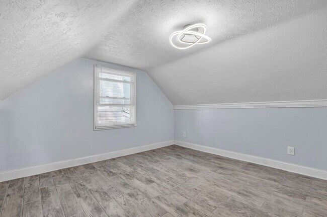 Building Photo - 10012 Elizabeth Ave