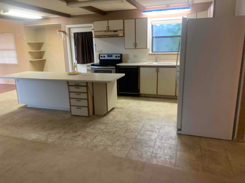 Building Photo - 600 Lakeshore Dr