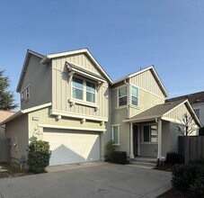 Building Photo - Stunning 3 bedroom and 2.5 bathroom home in McKinley Village!