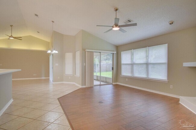 Building Photo - 2042 Hamilton Crossing Dr