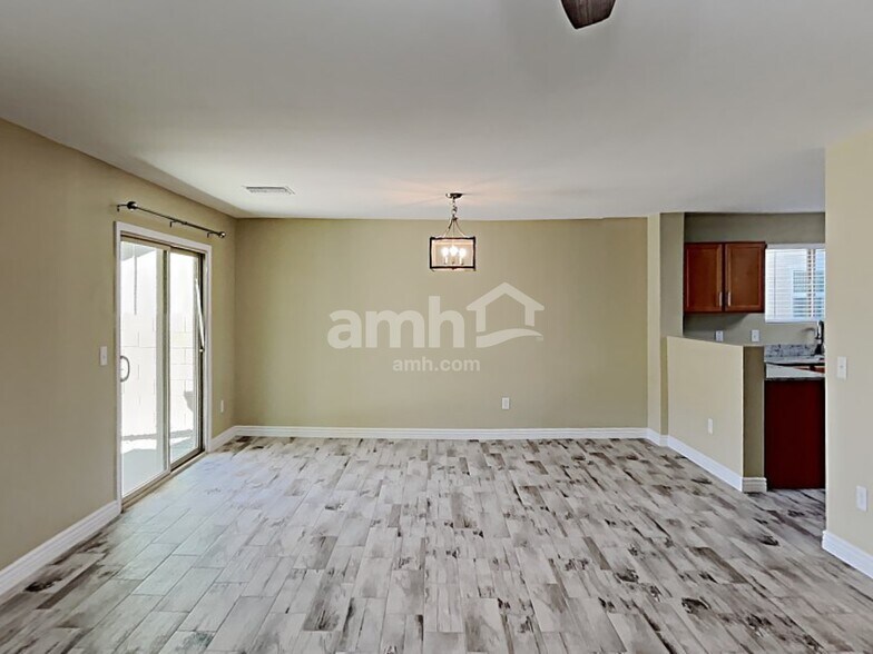 Building Photo - 8933 N Country Cove Tr