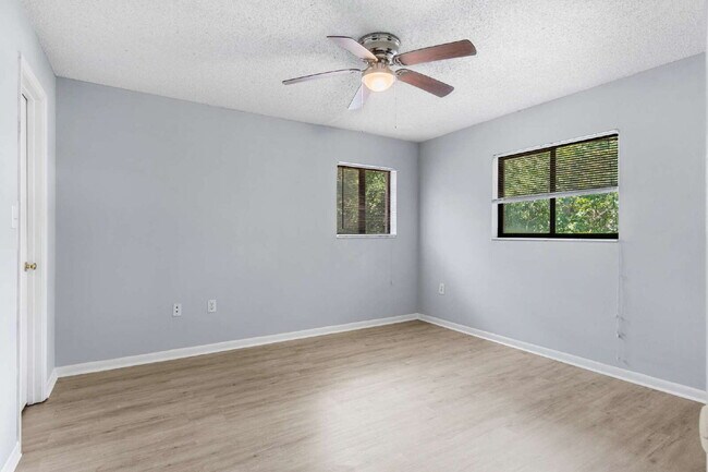 Building Photo - Freshly Updated 2BR Condo with Private Balcony, Community Pool, & In-Unit Laundry