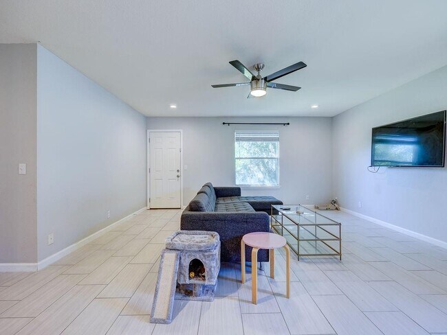Building Photo - 148 Sapphire Lake Dr
