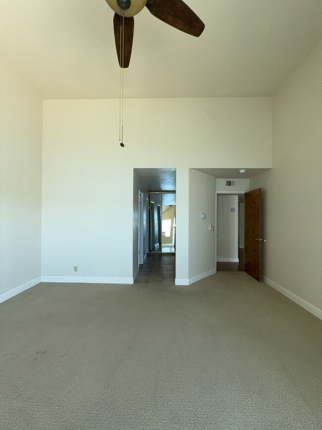 Building Photo - Lakefront Condo