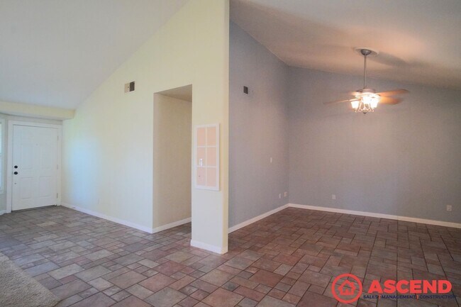 Building Photo - Remarkable Home Near Old River and White Ln!
