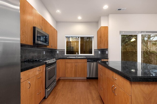 Building Photo - 93 Cougar Ridge Rd NW