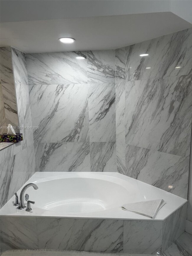 Building Photo - 19195 NE 36th Pl