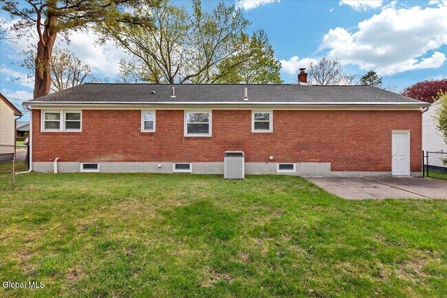 Building Photo - 1165 Cresse Ave