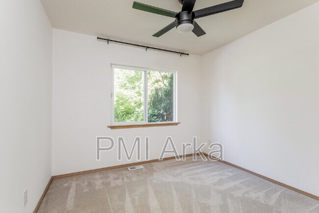 Building Photo - 10522 SE 264th St