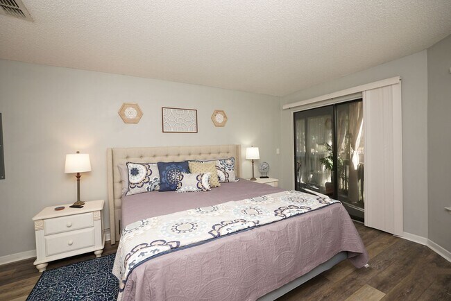 Building Photo - 55 Bay Dr