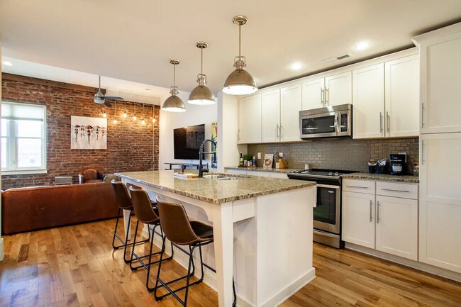 Building Photo - 205 Mews Way